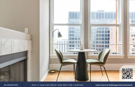 2 Bedroom Chicago Loop Apartment