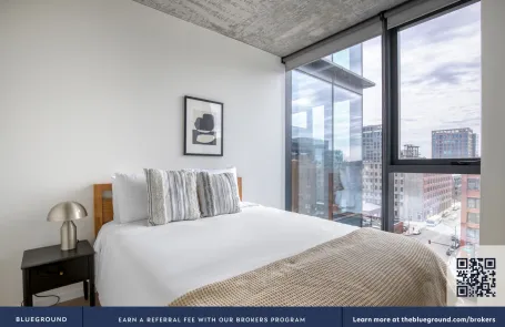 1 Bedroom West Loop Apartment