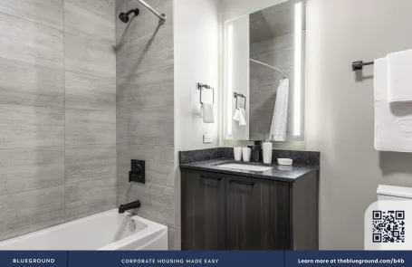 2 Bedroom West Loop Apartment