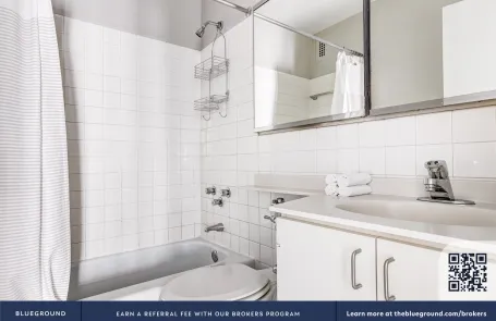 1 Bedroom Lakeview Apartment