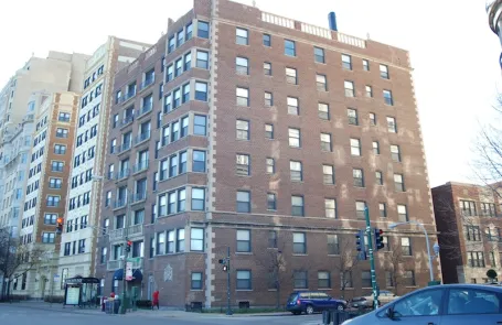1 Bedroom Lakeview Apartment