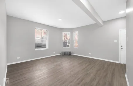 2 Bedroom Bronzeville Apartment