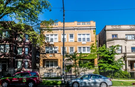1 Bedroom Bronzeville Apartment