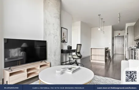 1 Bedroom West Loop Apartment