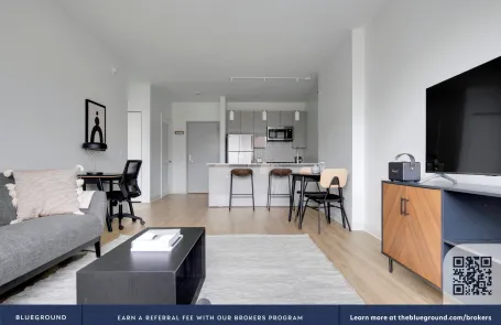 1 Bedroom West Loop Apartment