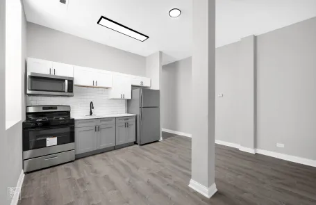 Studio-1 Bedroom Hyde Park Apartment