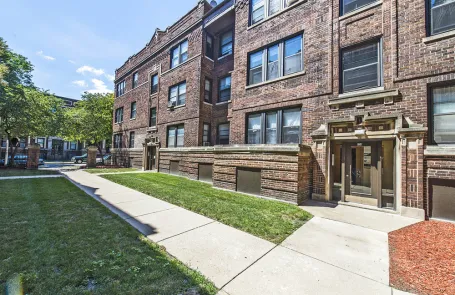 1 Bedroom Bronzeville Apartment