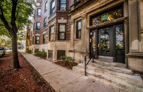 Studio Bronzeville Apartment
