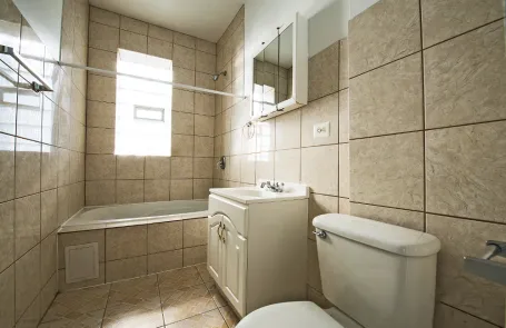 3 Bedroom Woodlawn Apartment