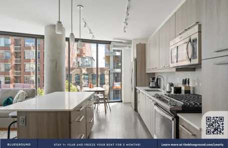 2 Bedroom West Loop Apartment