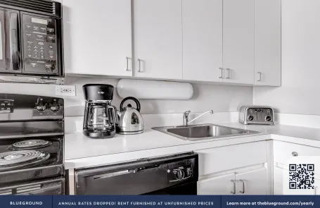 1 Bedroom Lakeview Apartment