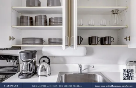 1 Bedroom Lakeview Apartment