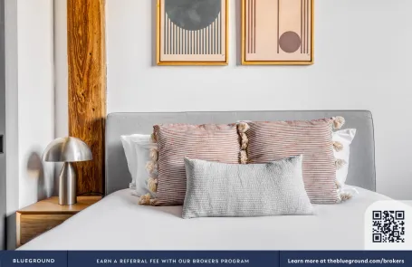 Studio Lincoln Park Apartment