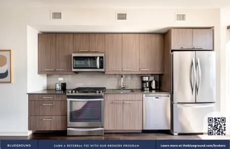 2 Bedroom West Loop Apartment