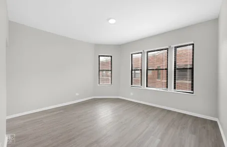 2 Bedroom Bronzeville Apartment