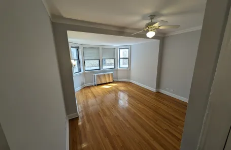 1 Bedroom Lakeview Apartment