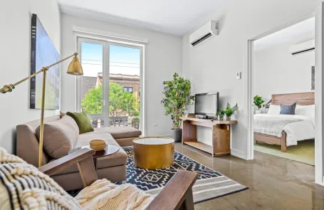Studio-1 Bedroom Uptown Apartment