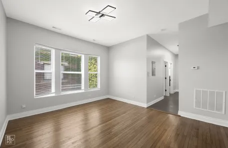 2 Bedroom Kenwood Apartment