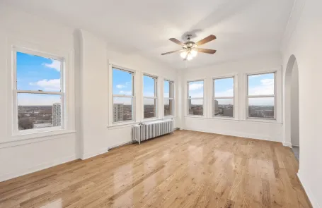 1 Bedroom Edgewater Apartment