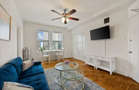 1 Bedroom Old Town Apartment
