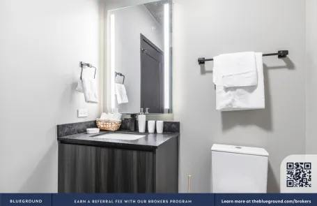 1 Bedroom West Loop Apartment