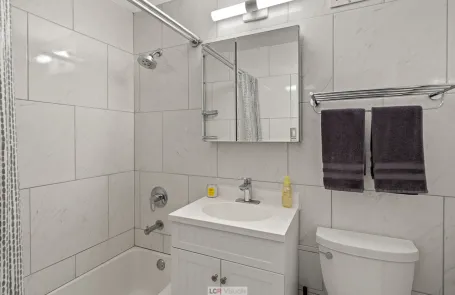 1 Bedroom Lakeview Apartment