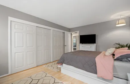 1 Bedroom Lakeview Apartment