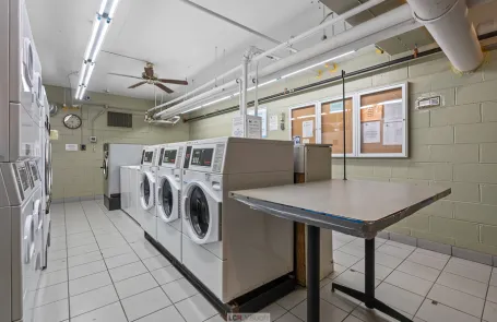 1 Bedroom Lakeview Apartment