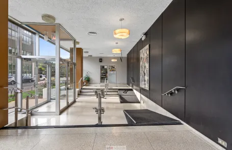 1 Bedroom Lakeview Apartment