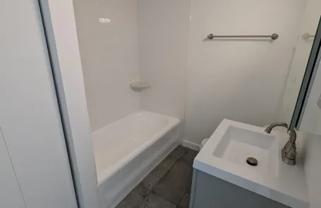 1 Bedroom Edgewater Apartment