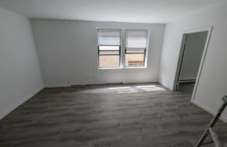 1 Bedroom Edgewater Apartment