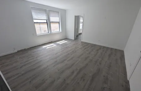 1 Bedroom Edgewater Apartment