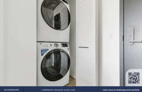Studio Fulton Market Apartment
