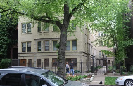 Studio Wrigleyville Apartment