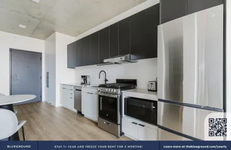 Studio Fulton Market Apartment