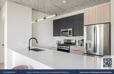 1 Bedroom West Loop Apartment