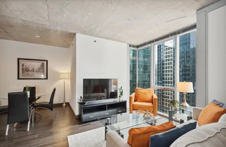 1 Bedroom Chicago Loop Apartment
