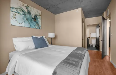 3 Bedroom West Loop Apartment