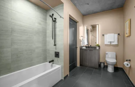 3 Bedroom West Loop Apartment