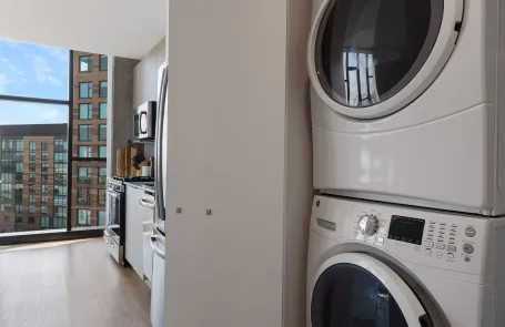 1 Bedroom Old Irving Park Apartment