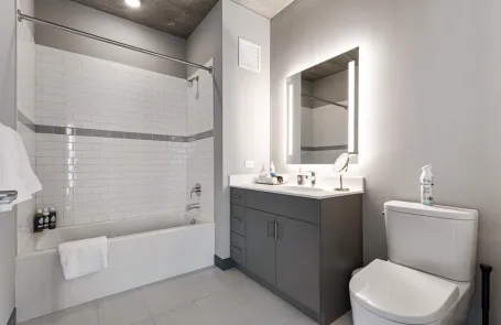 2 Bedroom West Loop Apartment