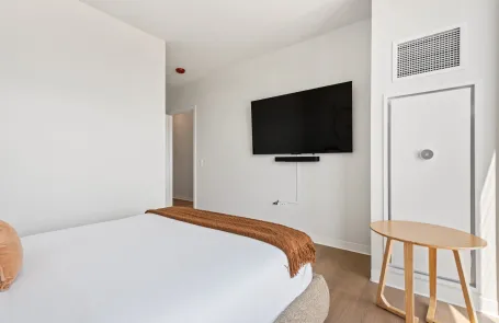 2 Bedroom Lincoln Park Apartment