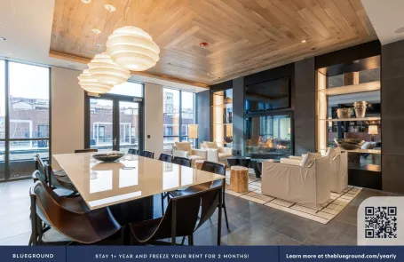 1 Bedroom West Loop Apartment