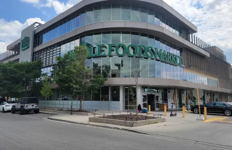 2 Bedroom Lincoln Park Apartment