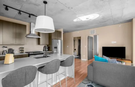 3 Bedroom West Loop Apartment