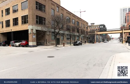 1 Bedroom West Loop Apartment
