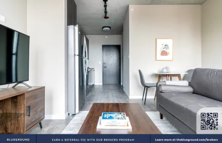 1 Bedroom West Loop Apartment