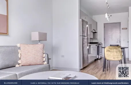 1 Bedroom West Loop Apartment