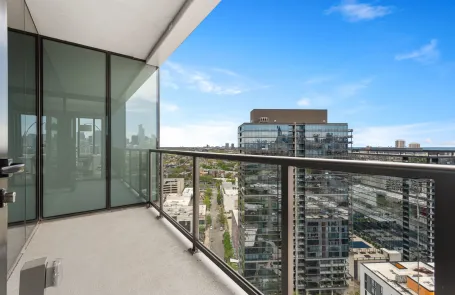2 Bedroom Lincoln Park Apartment