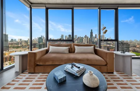 2 Bedroom West Loop Apartment